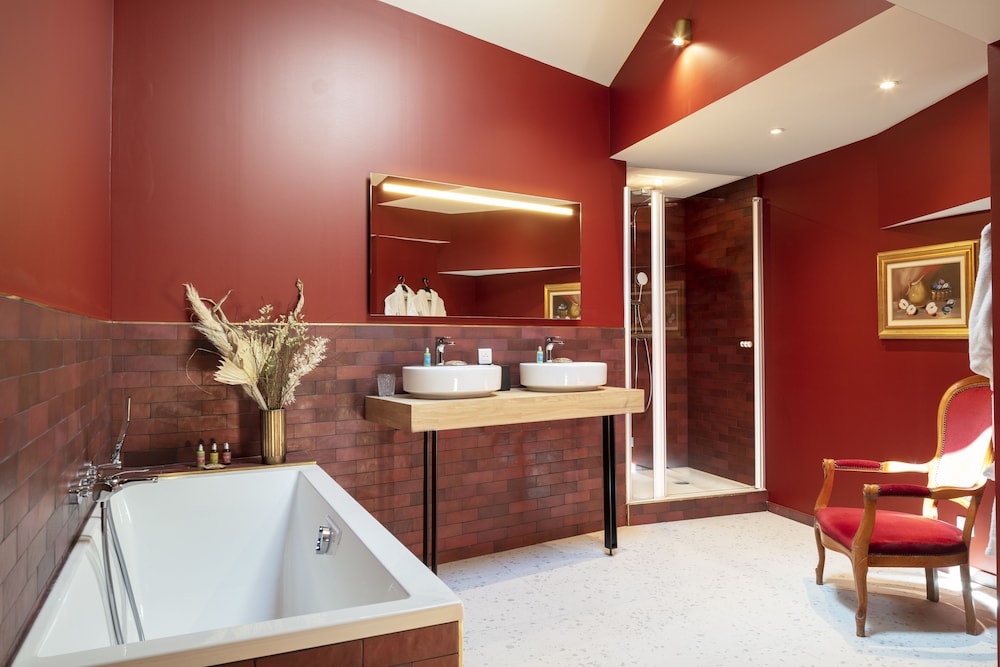 Executive Suite - Photo 8