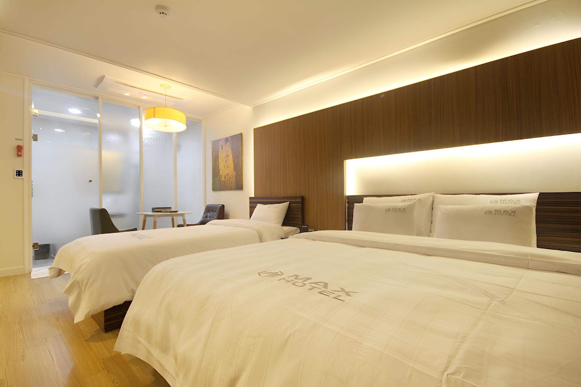 Room (Suite) - Photo 2