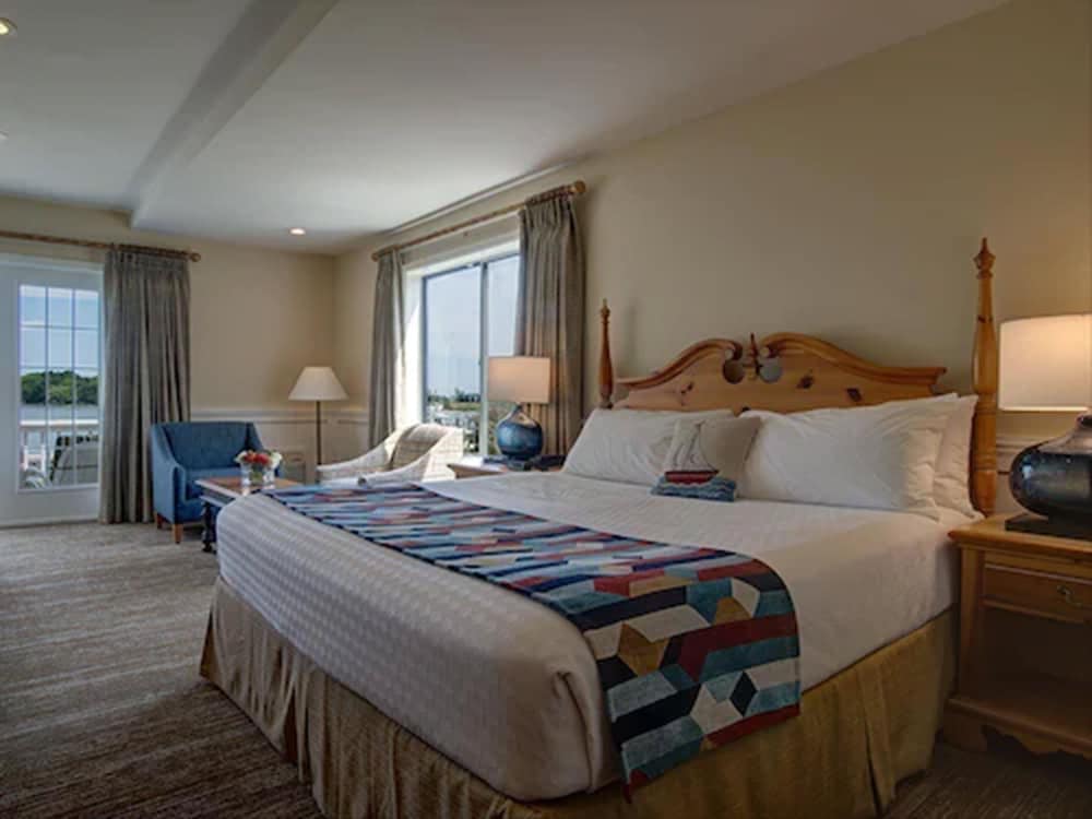 Harborview King Bed 1st Floor photo 1