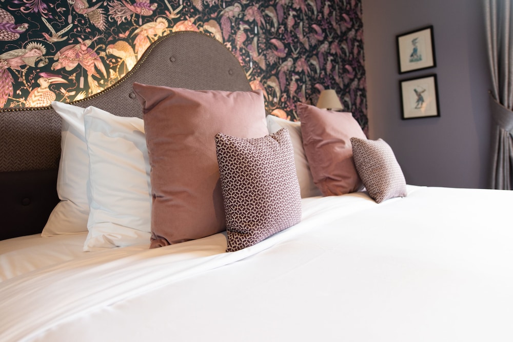 Room, 1 King Bed (Castle) - Photo 3