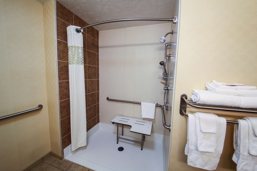 Standard Room, 2 Queen Beds, Accessible (Roll-In) - Photo 4