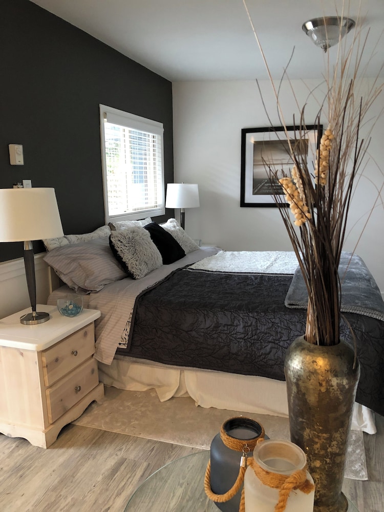 Honeymoon Studio Suite, 1 King Bed with Sofa bed, Ocean View, Ground Floor photo 2