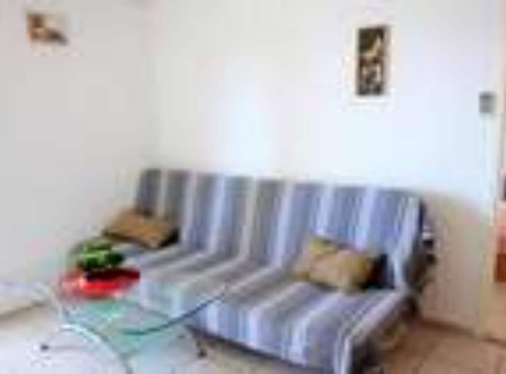 Apartment (Two Bedroom Apartment with Balcony an)