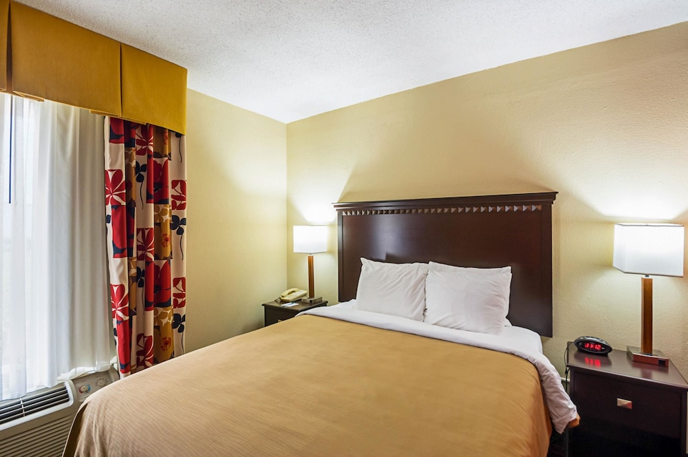 Room, Multiple Beds, Accessible, Non Smoking - Photo 1