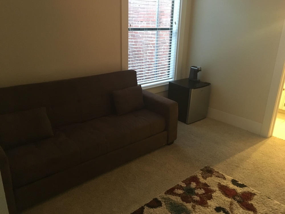 Standard Room, Multiple Beds, Non Smoking photo 3