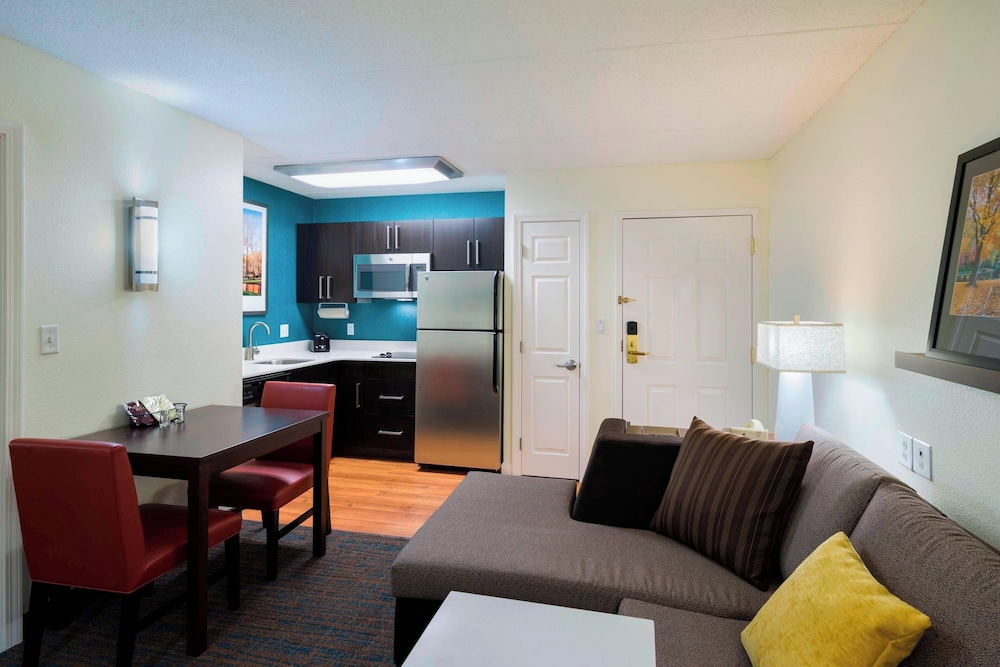 Suite, 1 Bedroom (Mobility/Hearing Accessible, Tub) - Photo 2
