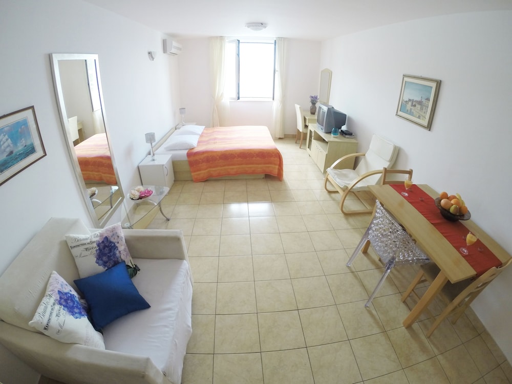 Studio, 1 Bedroom, Accessible, Terrace