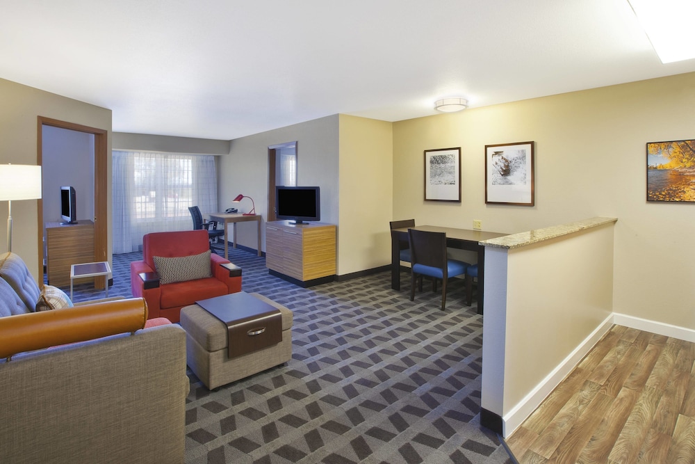 Suite, 2 Bedrooms (Mobility/Hearing Accessible, Tub) photo 1