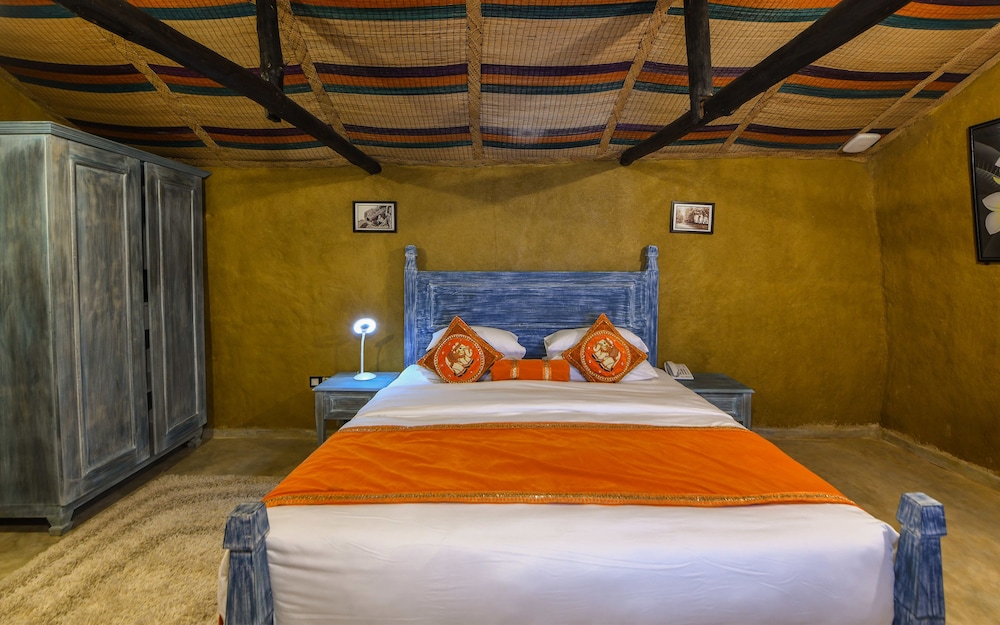 Traditional Double Room, 1 King Bed, Accessible, Garden View
