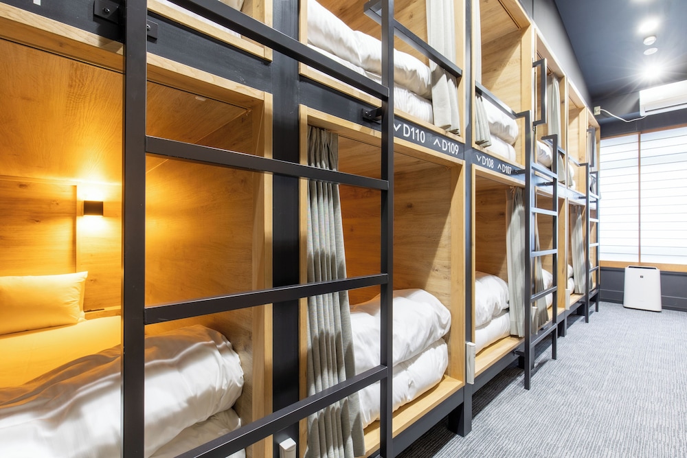 Shared Dormitory, Women only, Top photo 1
