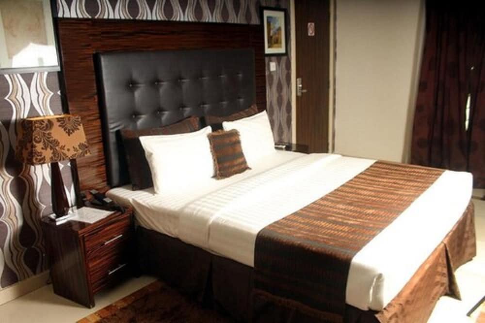 Deluxe Suite - Photo 4