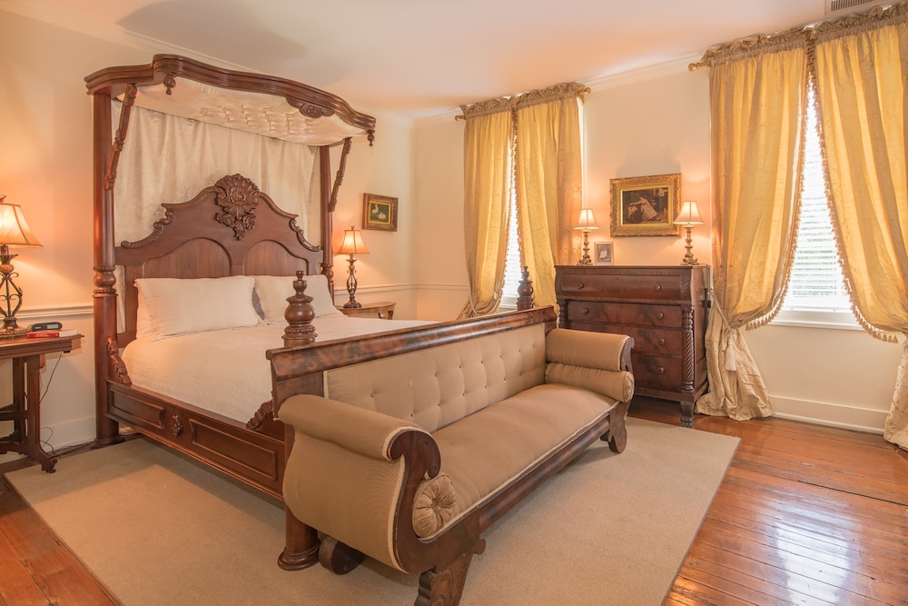 Room, Private Bathroom (The Ernestine Room)