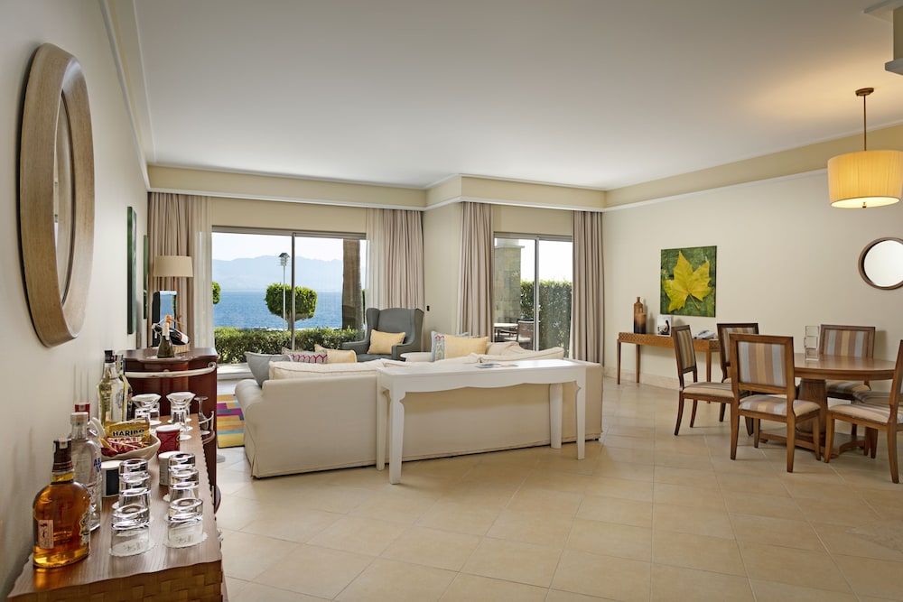 Royal Suite photo 2