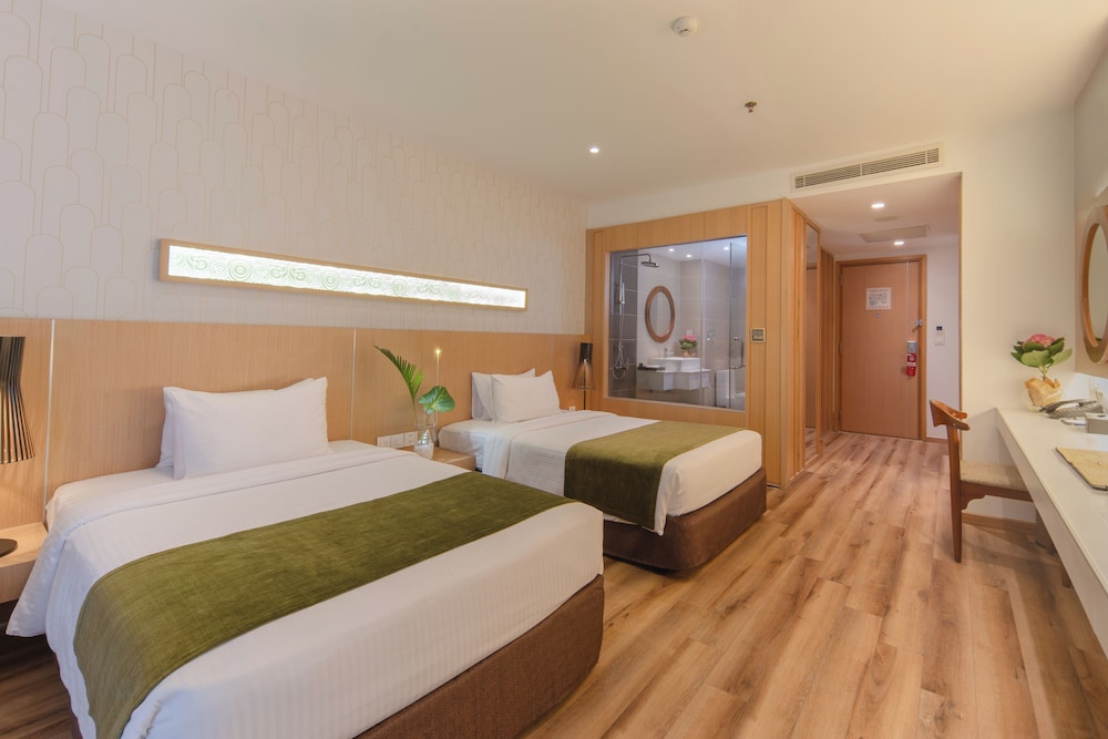 Superior Twin City View Room thumbnail 6
