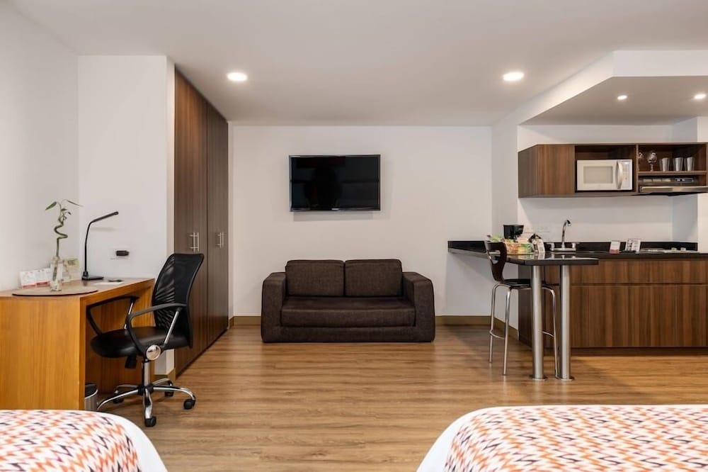 Suite, 2 Double Beds - Photo 3