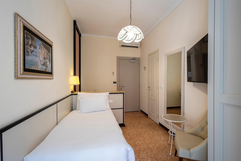 Superior Single Room photo 3