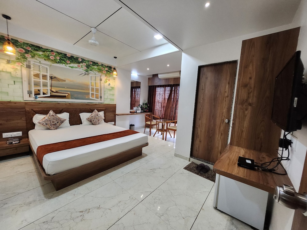 Deluxe Room - Photo 7