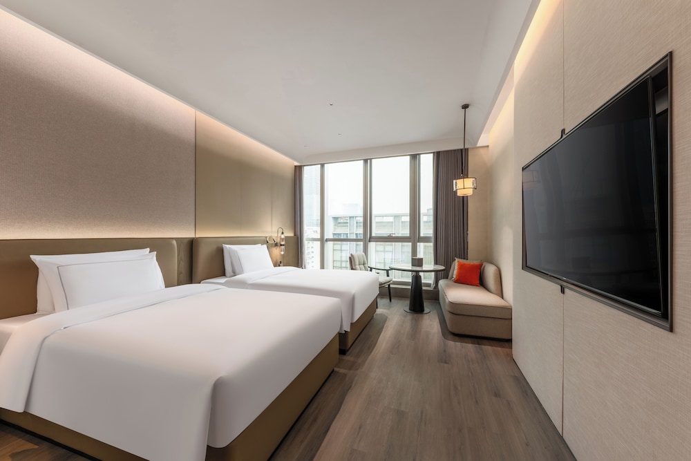 Luxury Twin Room, City View