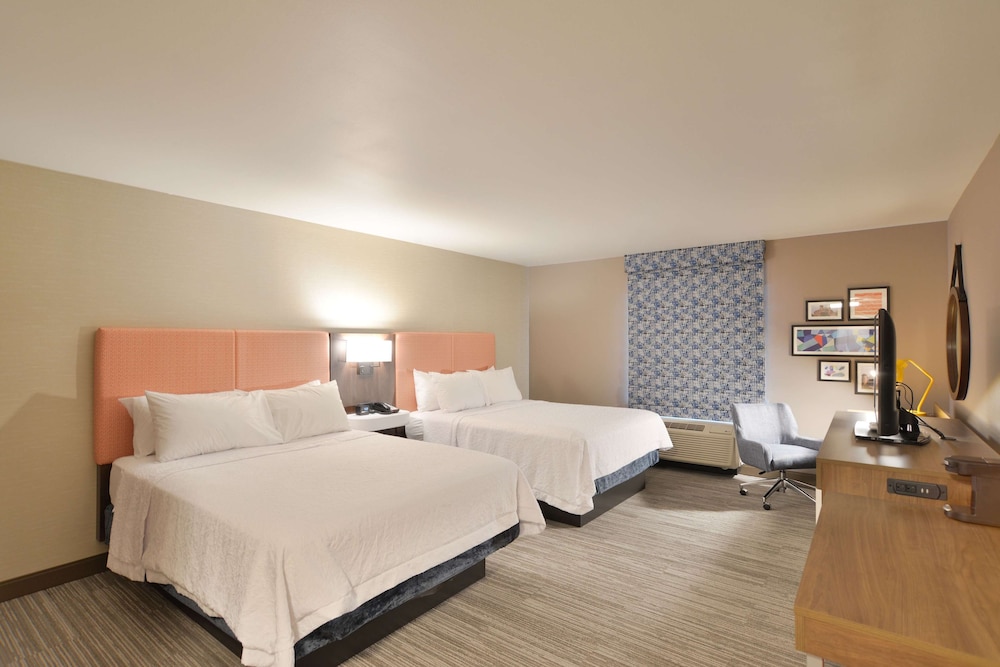 Room, 2 Queen Beds, Accessible, Bathtub photo 1