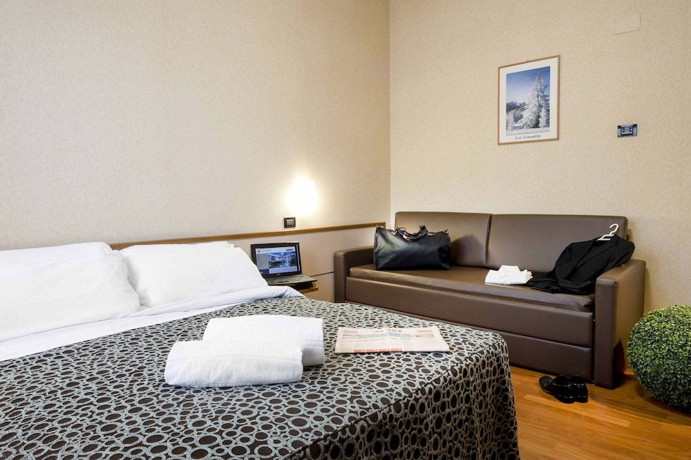 Standard Double Room Single Use - Photo 2