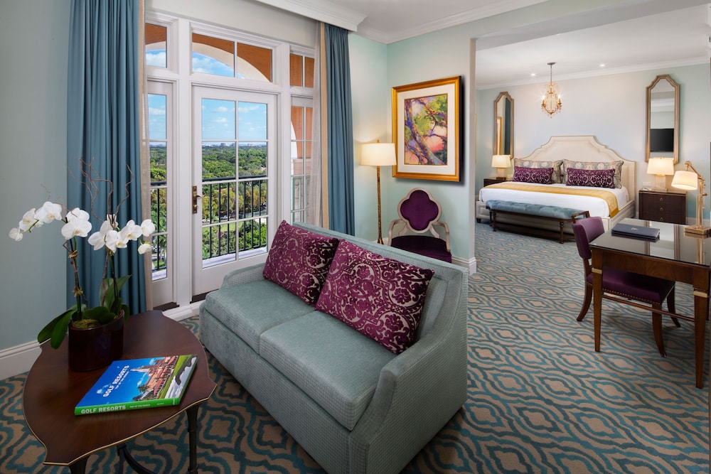 Suite, 1 King Bed (Anastasia)