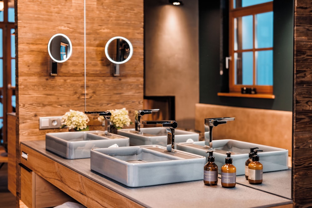 SPA Suite - Photo 5