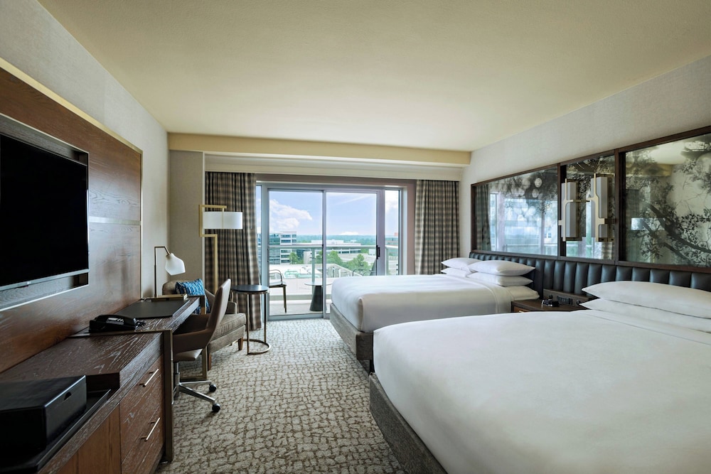 Club Room, 2 Queen Beds - Photo 3
