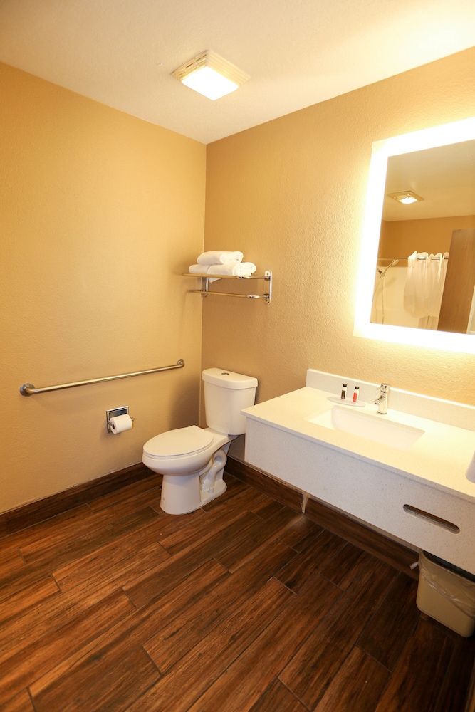 Standard Room, 2 Queen Beds, Accessible, Non Smoking - Photo 6