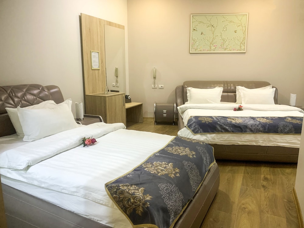 Deluxe Quadruple Room, 1 Bedroom, Non Smoking, City View photo 1