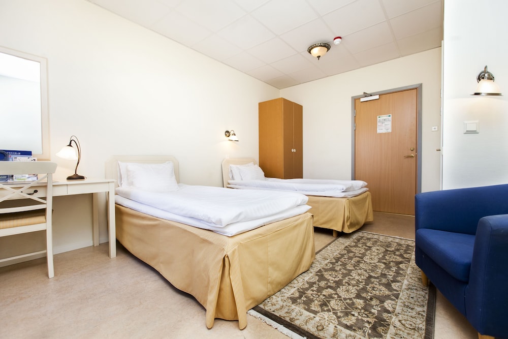 Economy Triple Room, No Windows (Shared Bathroom)