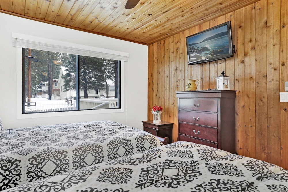 Cabin, Multiple Beds, Patio, Mountain View (2382) photo 3
