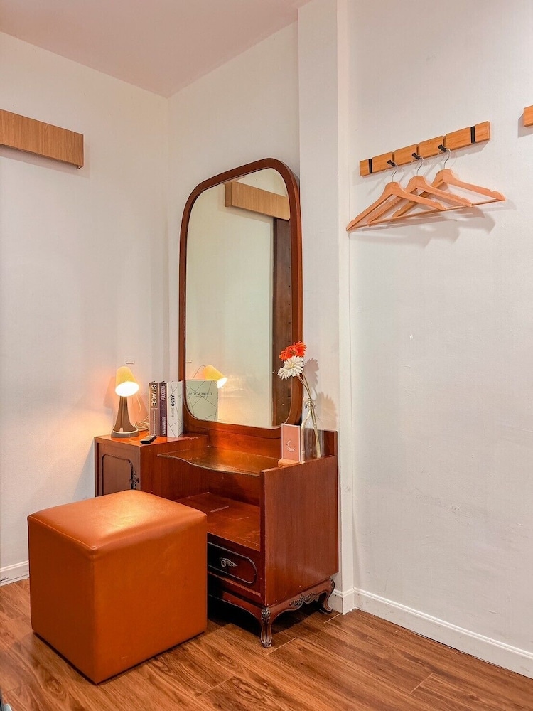 Basic Double Room, 1 Queen Bed photo 3