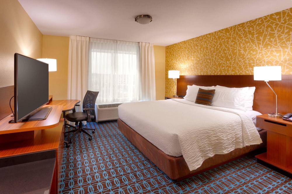 Room, 1 King Bed (Hearing Accessible) photo 2