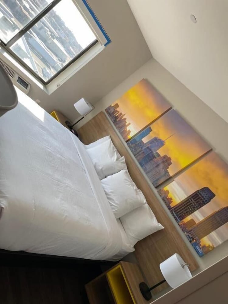 Room, 1 King Bed, Non Smoking photo 2