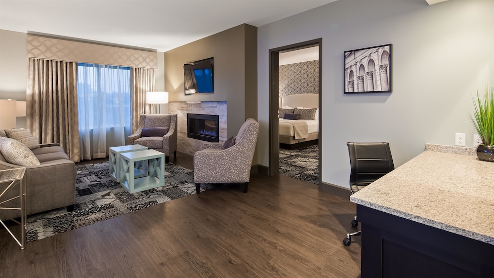 Suite, 1 King Bed, Balcony, River View (with Sofabed) - Photo 3