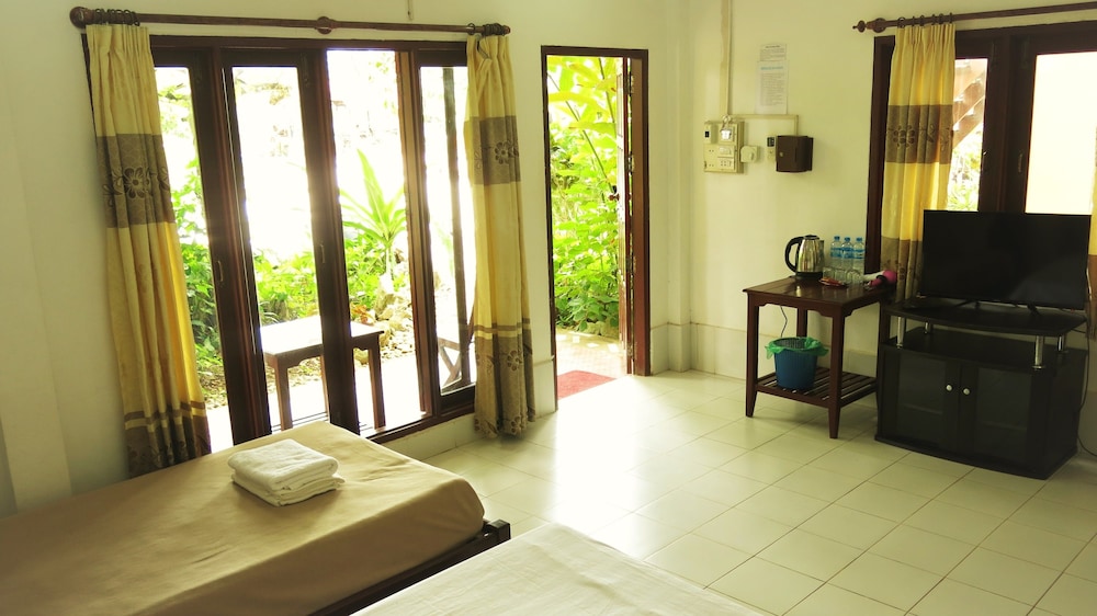 Standard Family Room with Balcony photo 2