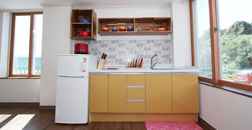 Quadruple Room (Red Yellow) photo 2