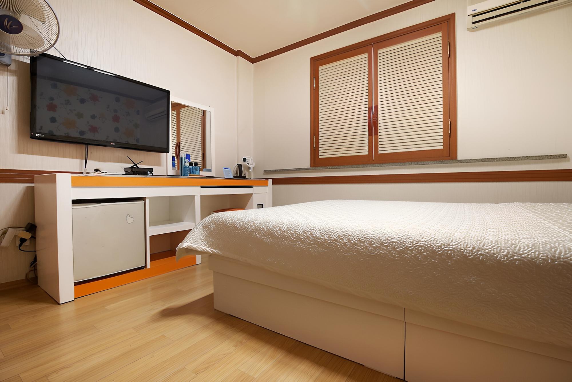 Room (Standard Room B type) - Photo 1