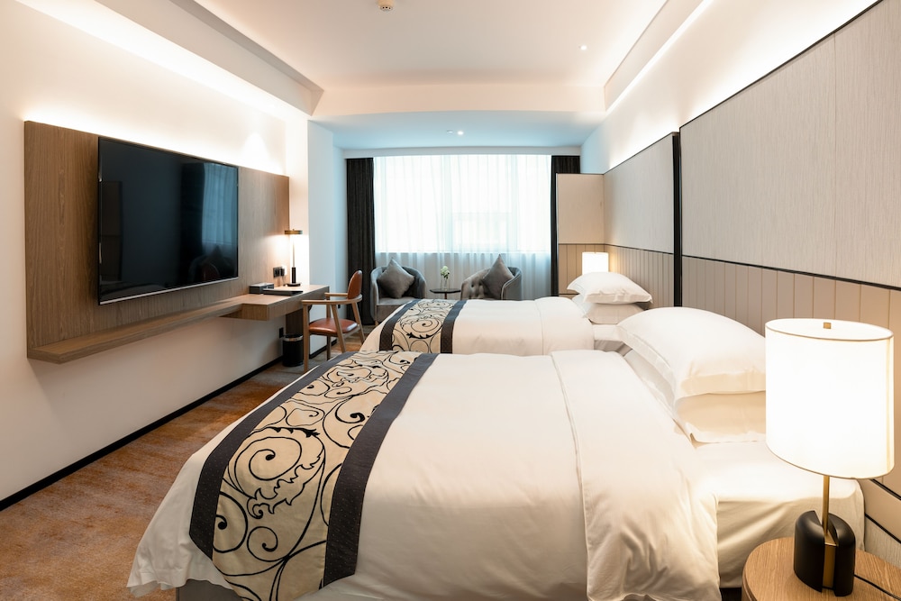 Honorable Twin photo 1