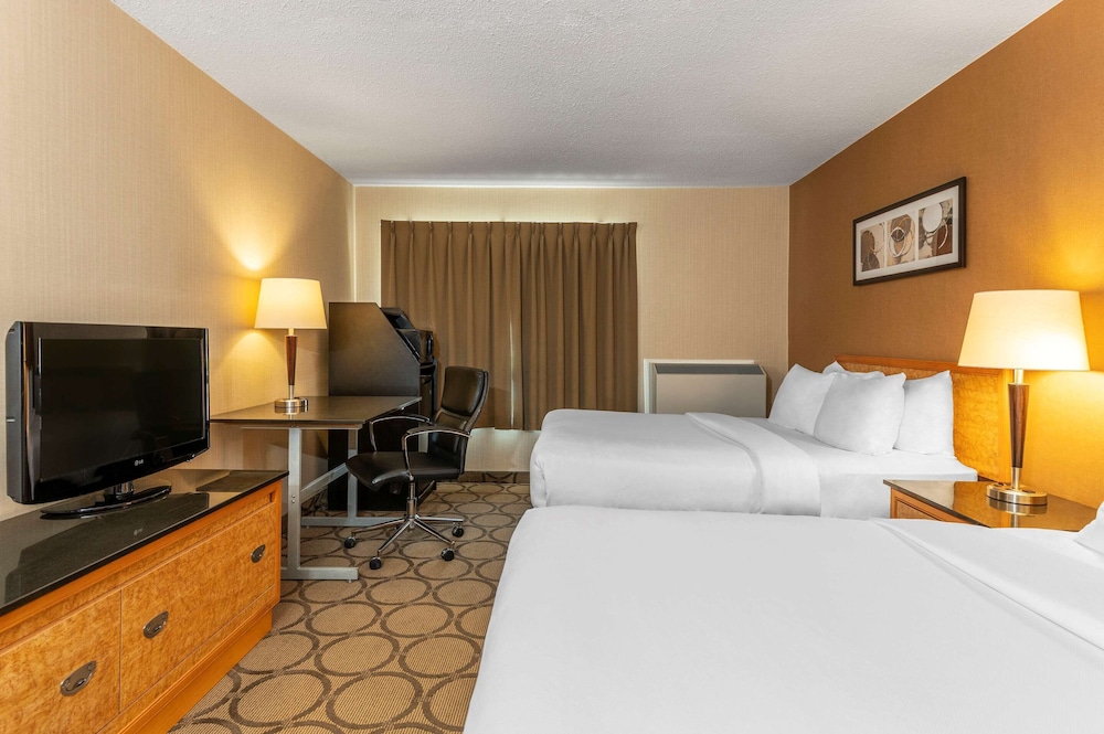 Standard Room, 2 Queen Beds, Non Smoking (2nd Floor) - Photo 1