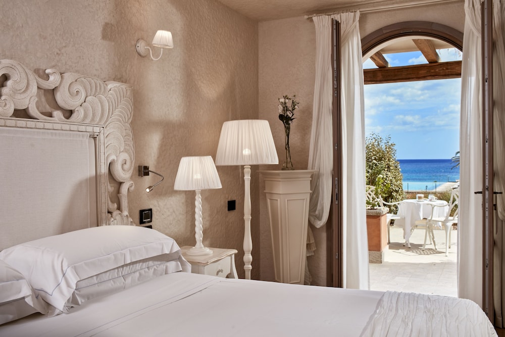 Deluxe Room, Sea Facing photo 3