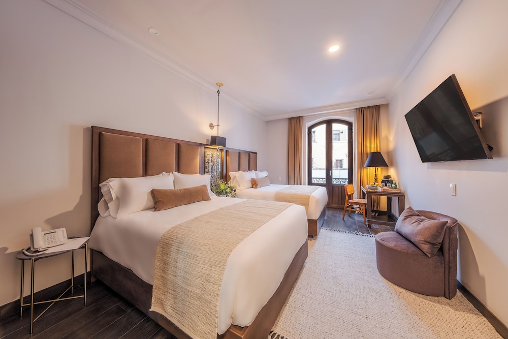 Premium Studio Suite, 2 Queen Beds, Balcony photo 1