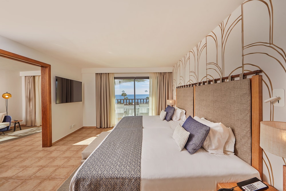Suite, Terrace, Partial Sea View (Preferred Club)