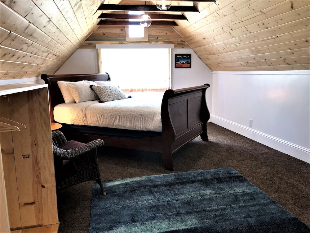 Loft, 2 Queen Beds, Non-Pet Friendly photo 2