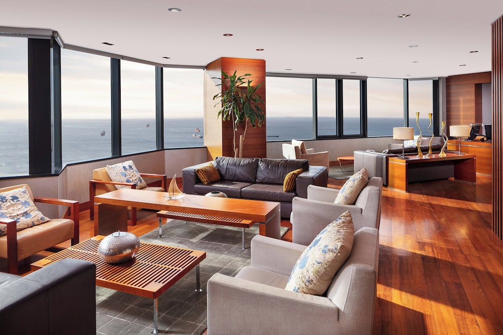 Executive Suite, 1 King Bed, Sea View thumbnail 6