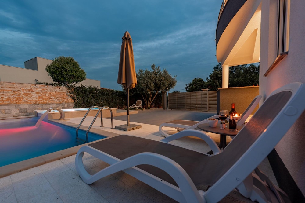 Villa photo 2
