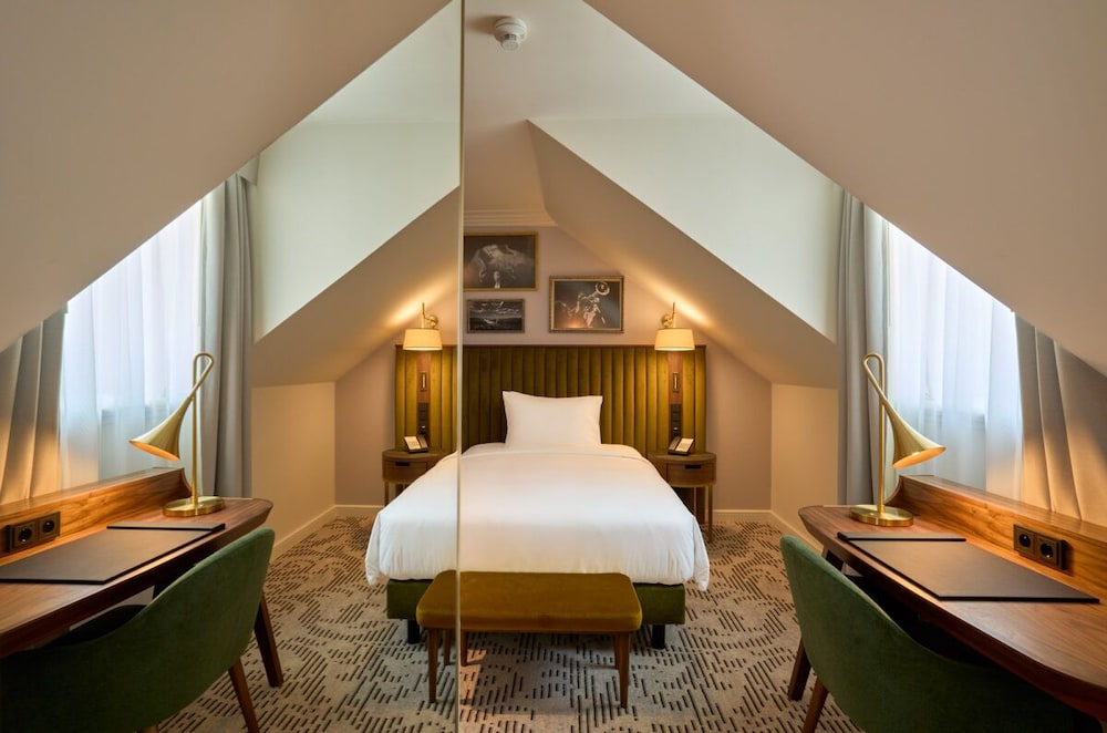 Room, 1 King Bed - Photo 2