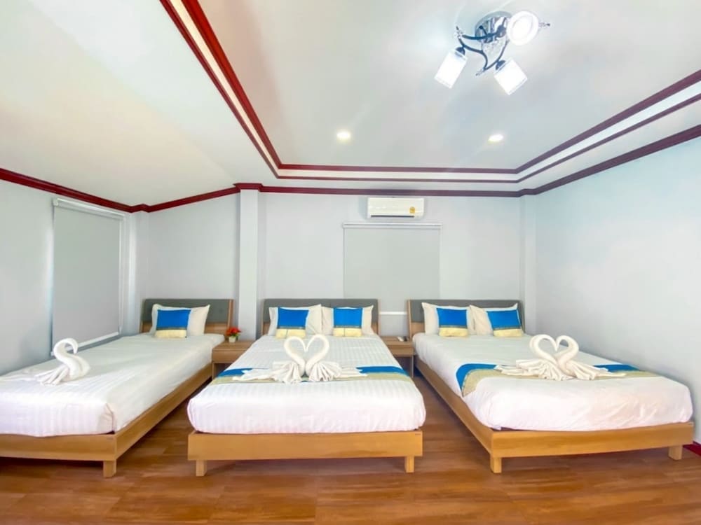 Family Villa, Pool Access - Photo 4