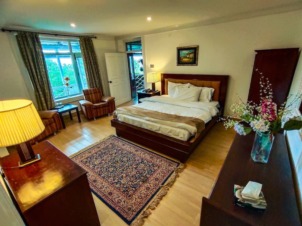 Deluxe Room, 1 Queen Bed, Garden Area photo 1