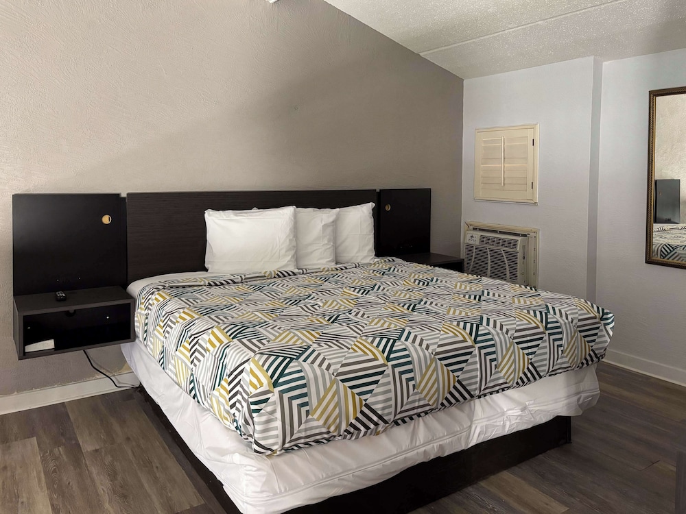 Standard Room, 1 Double Bed, Smoking - Photo 4